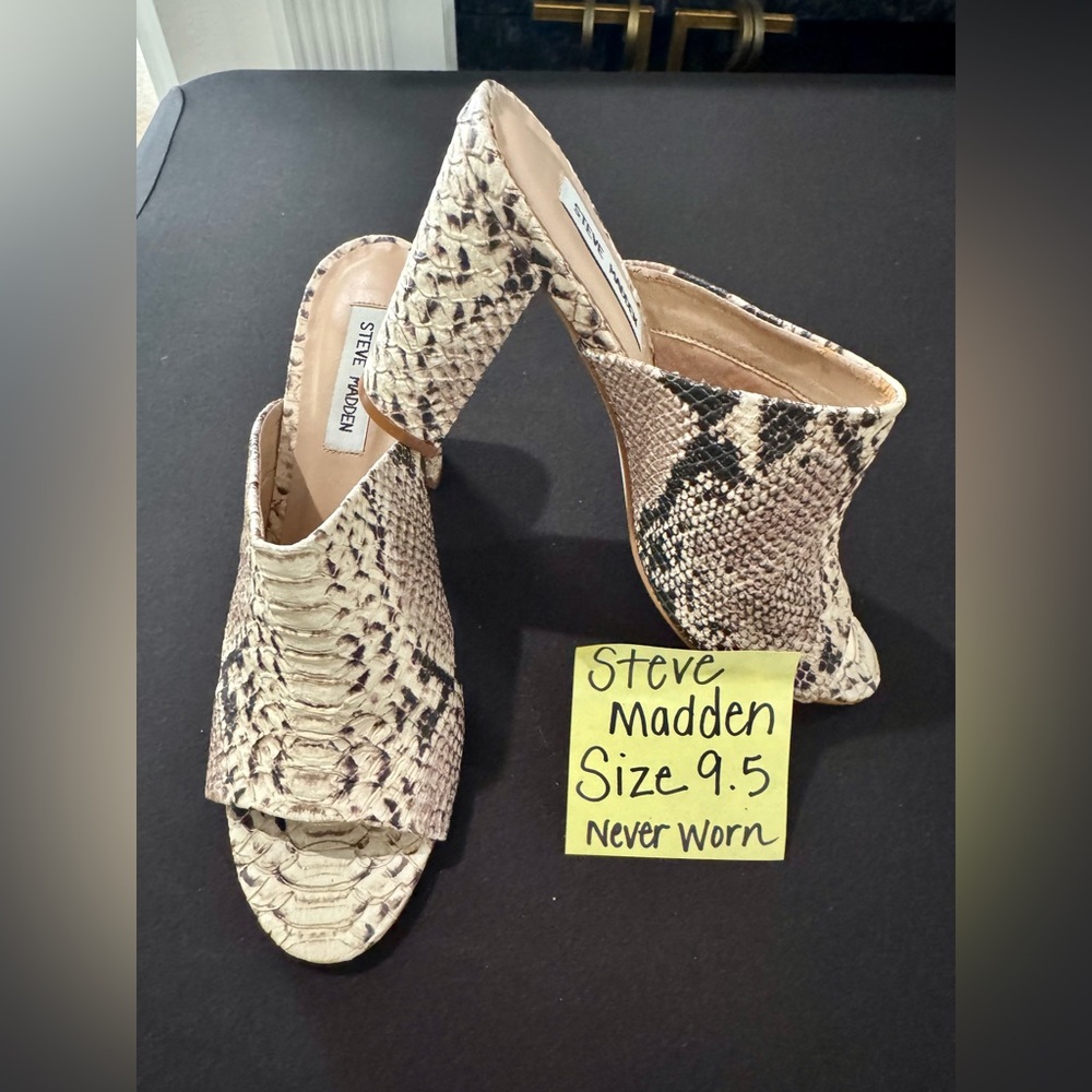 Women’s Steve Madden Cream Mules Snakeskin Pattern- Size 9.5